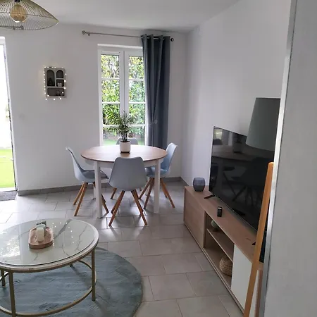 Avec Cour Privee アパートホテル カーン