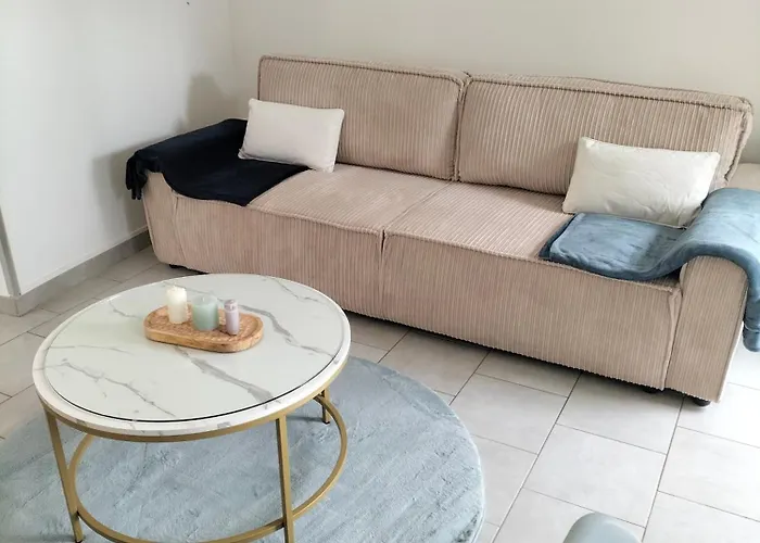 Avec Cour Privee アパートホテル カーン