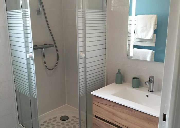 Avec Cour Privee アパートホテル